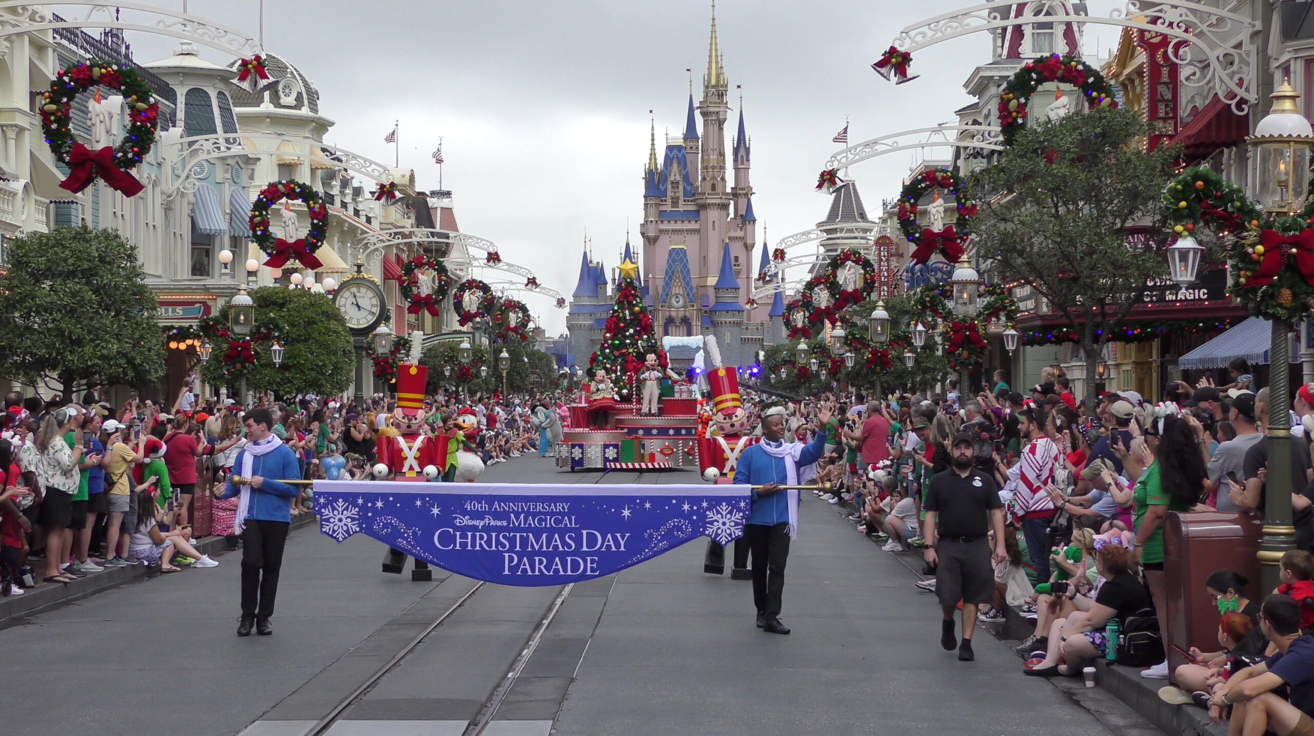 Experience the Magic: 2023 Walt Disney World Christmas Day Parade | Full Parade Taping - Opening Float - Mickey Mouse Minnie Mouse and Friends