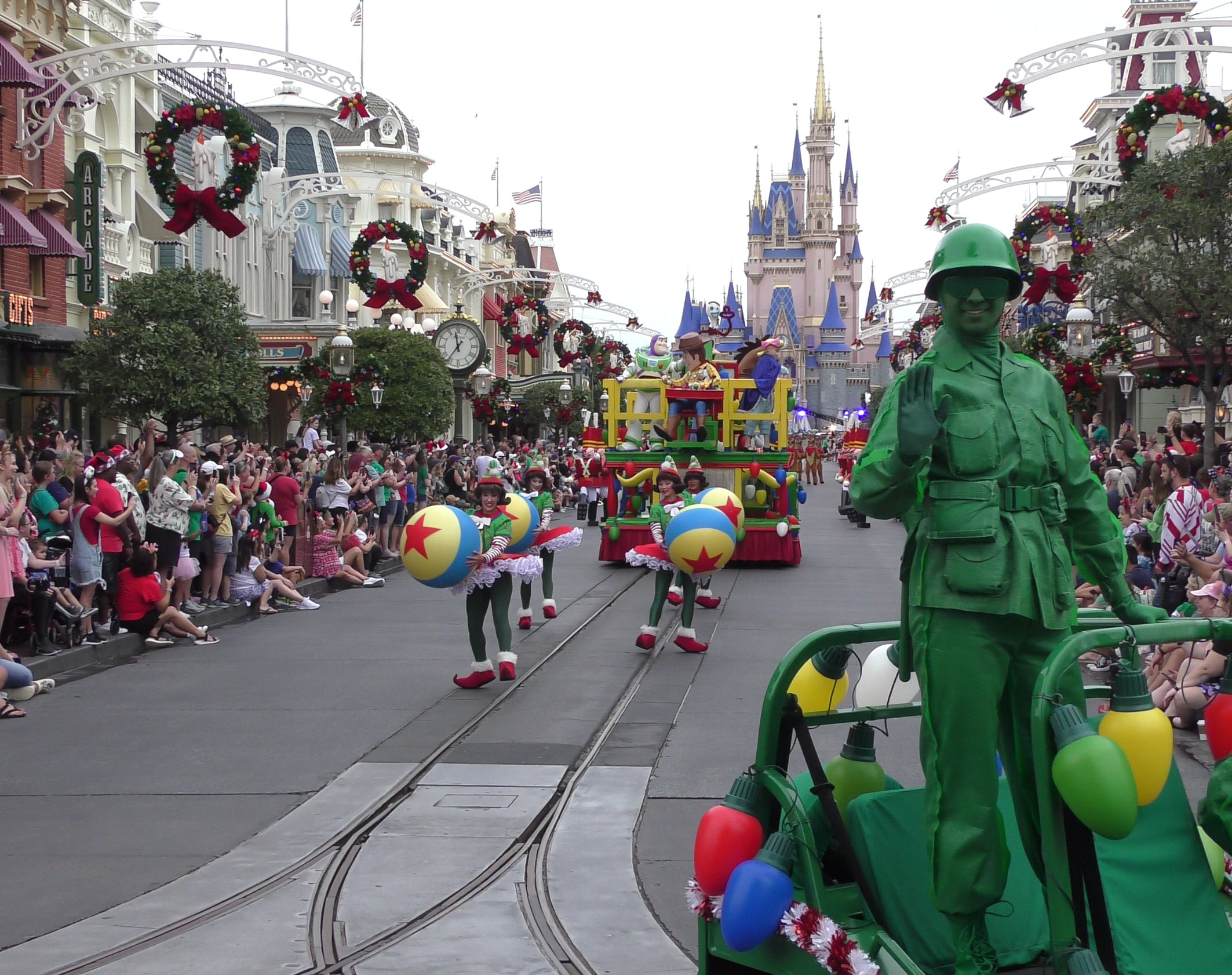 Experience the Magic: 2023 Walt Disney World Christmas Day Parade | Full Parade Taping - Toy Story Unity and Green Army Men
