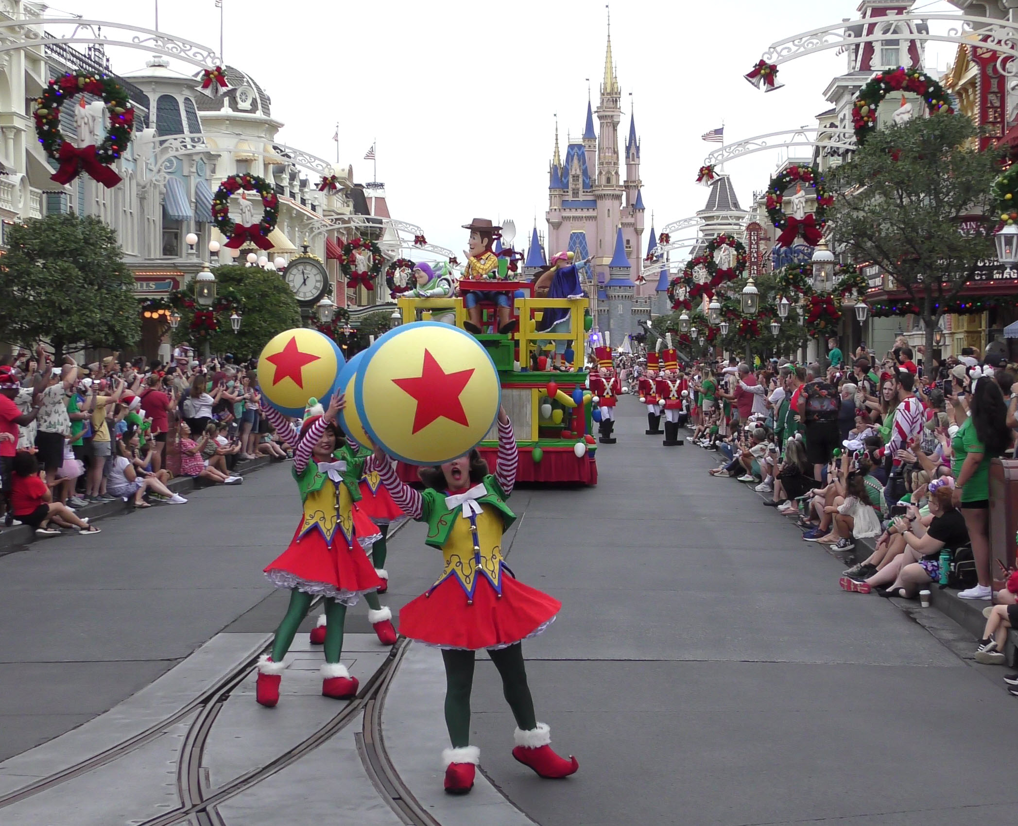 Experience the Magic: 2023 Walt Disney World Christmas Day Parade | Full Parade Taping - Toy Story Unity Pixar Ball Toys