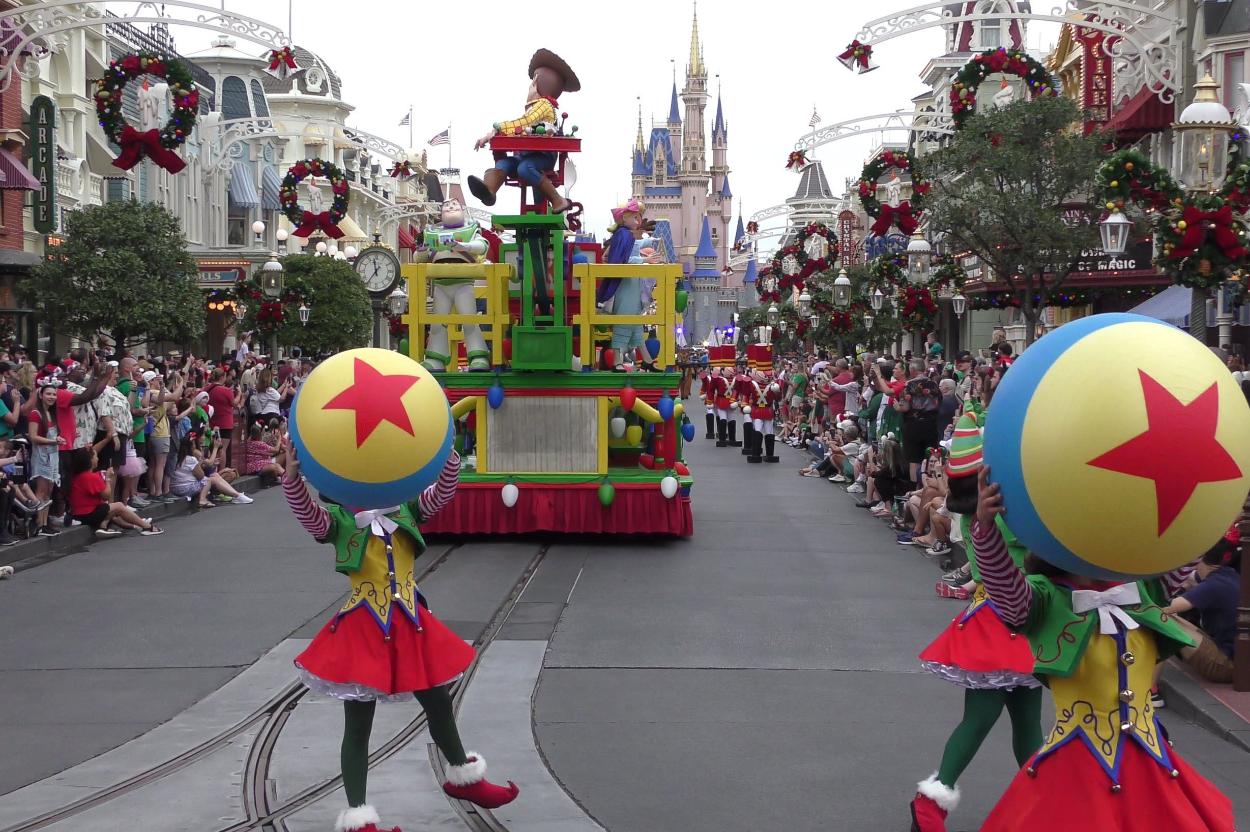 Experience the Magic: 2023 Walt Disney World Christmas Day Parade | Full Parade Taping - Toy Story Unity Pixar Ball Toys