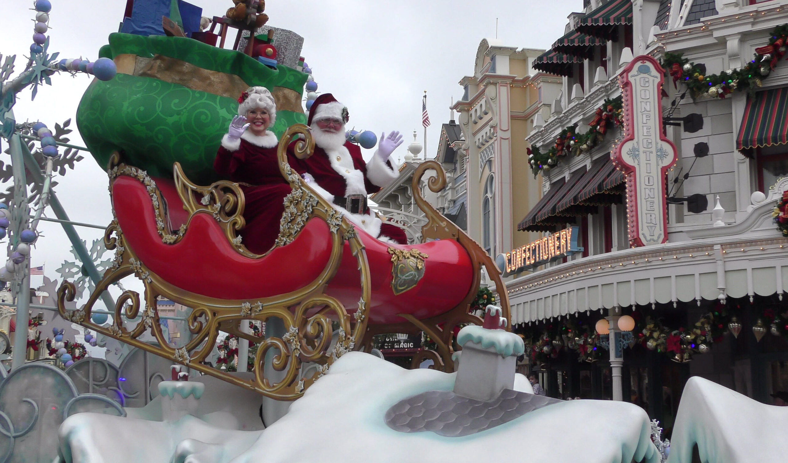 Experience the Magic: 2023 Walt Disney World Christmas Day Parade | Full Parade Taping - Santa and Mrs Claus