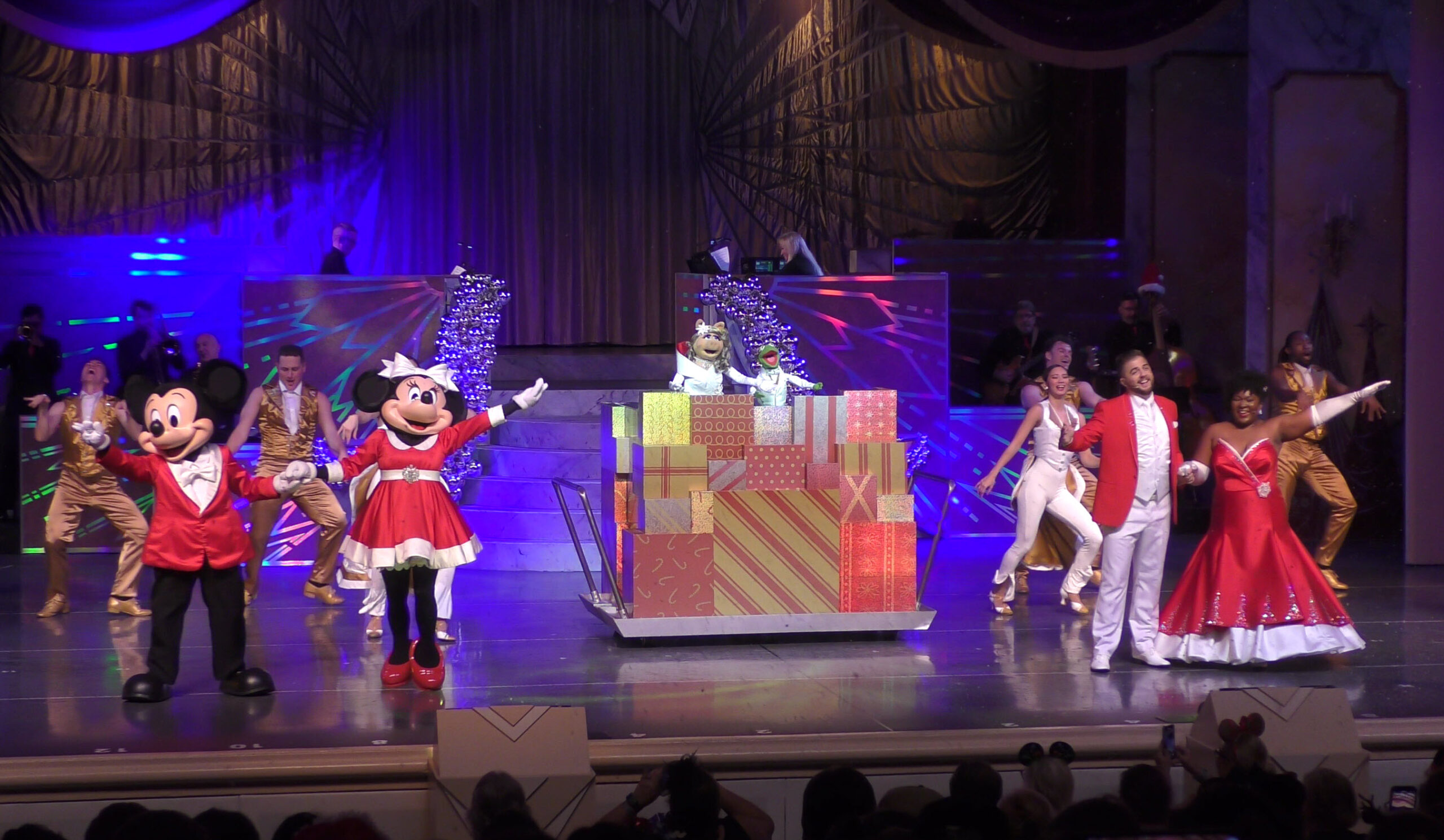 Experience the Magic of Holidays in Hollywood for Jollywood Night at Disney Hollywood Studios 2023