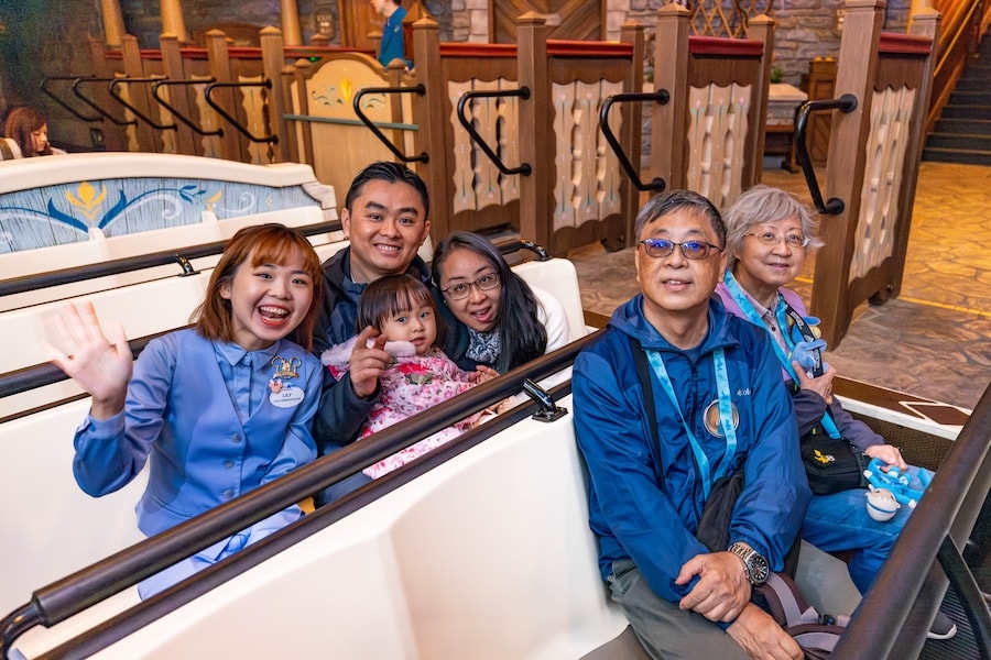 The Chen family, the 100 Millionth Guest at Hong Kong Disneyland, in World of Frozen