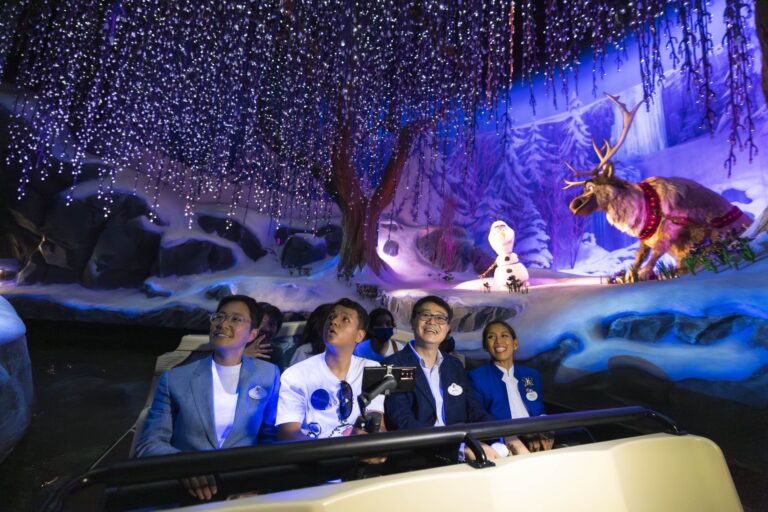 Make-A-Wish Child Dominic Visits Hong Kong’s World of Frozen