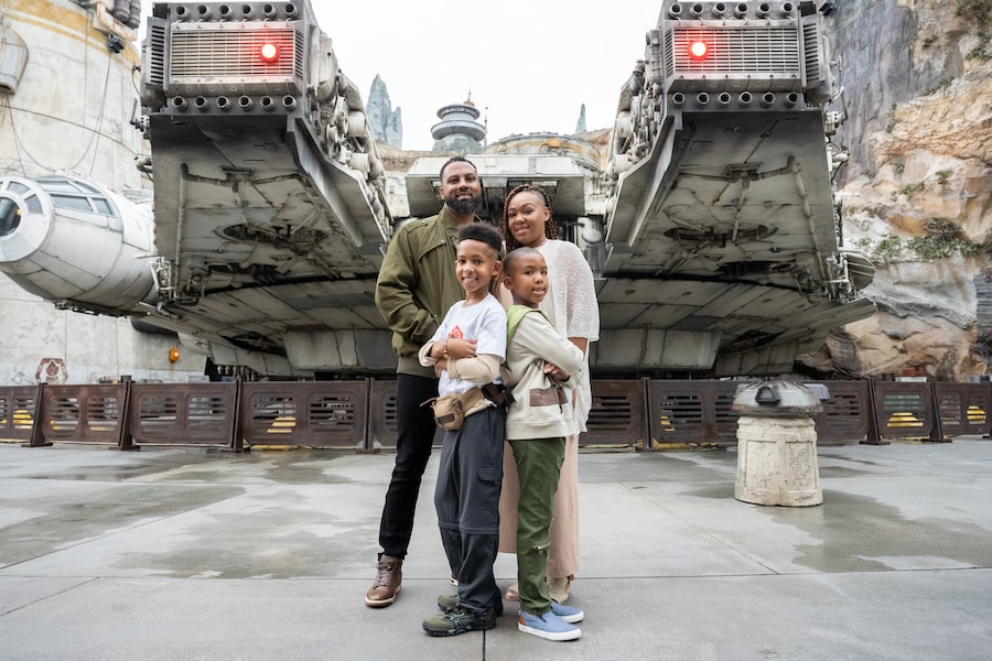 Disney PhotoPass Photoshoot at Walt Disney World, Batuu