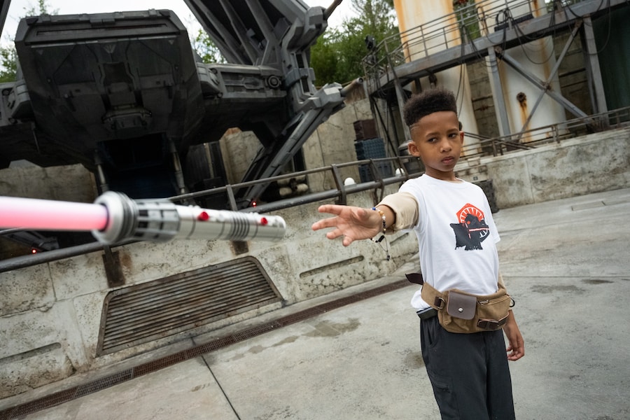 Disney PhotoPass Photoshoot at Walt Disney World, Batuu