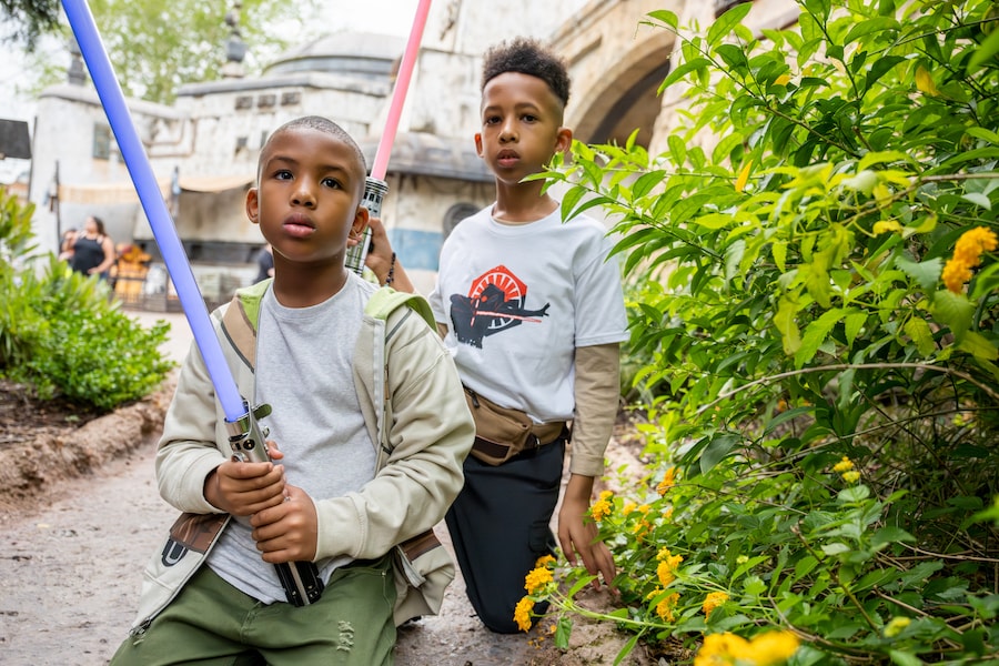 Disney PhotoPass Photoshoot at Walt Disney World, Batuu