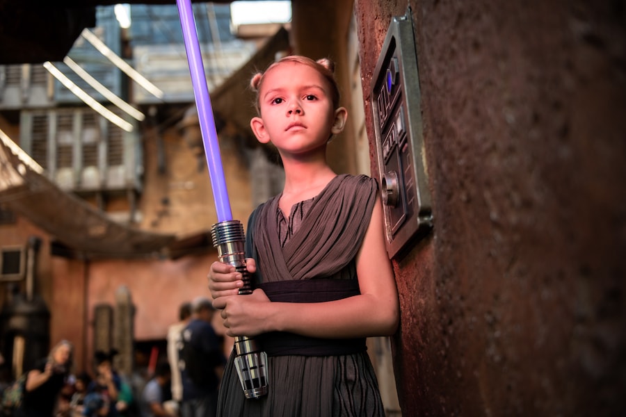 Disney PhotoPass Photoshoot at Walt Disney World, Batuu