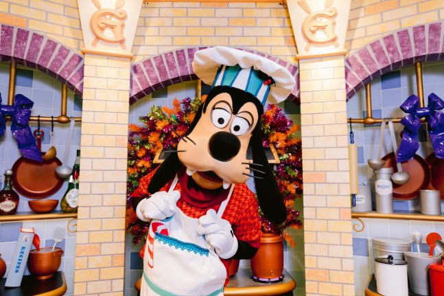 Goofy’s Kitchen Celebrates the Holidays - Disneyland Resort Holiday Food 2024