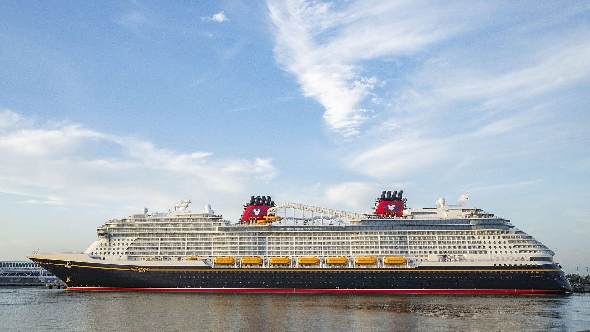 The Disney Treasure arrives in Port Canaveral for the first time