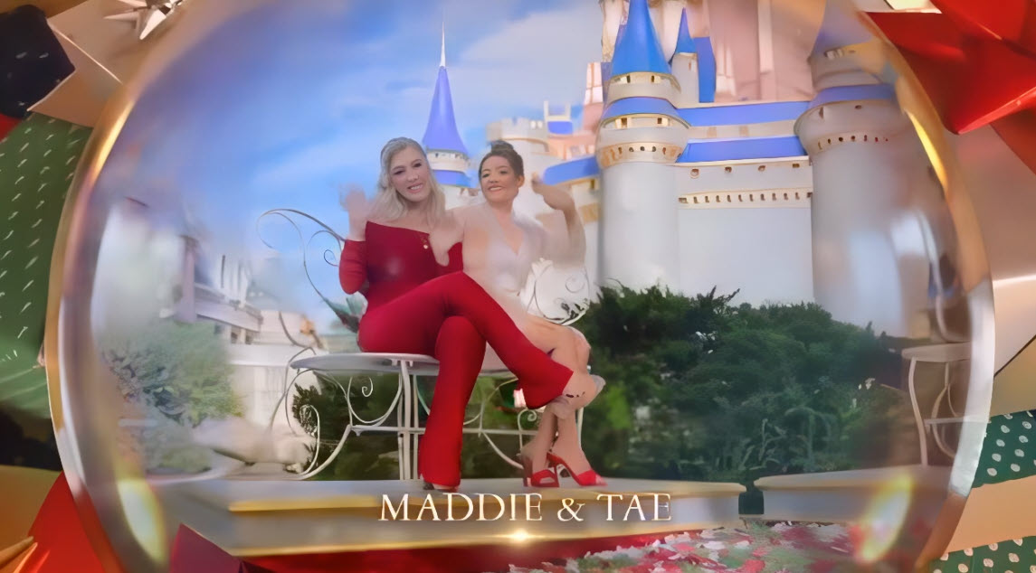 2020 Walt Disney World Christmas Day Parade aka Magical Christmas Celebration - Maddie & Tae