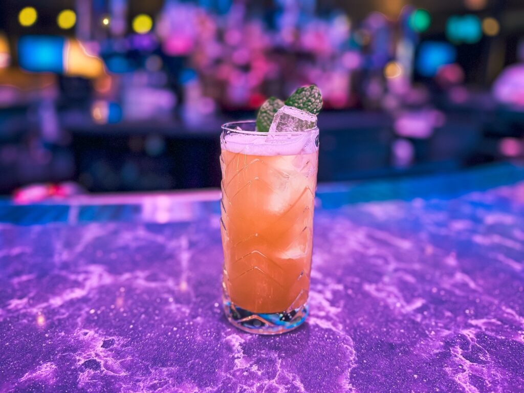 “Pot of Gold” Cocktail at Rum Bar, Calypso’s, and Stadium Club – A Gold Rush-inspired mix of Irish whiskey, mint, and ginger.